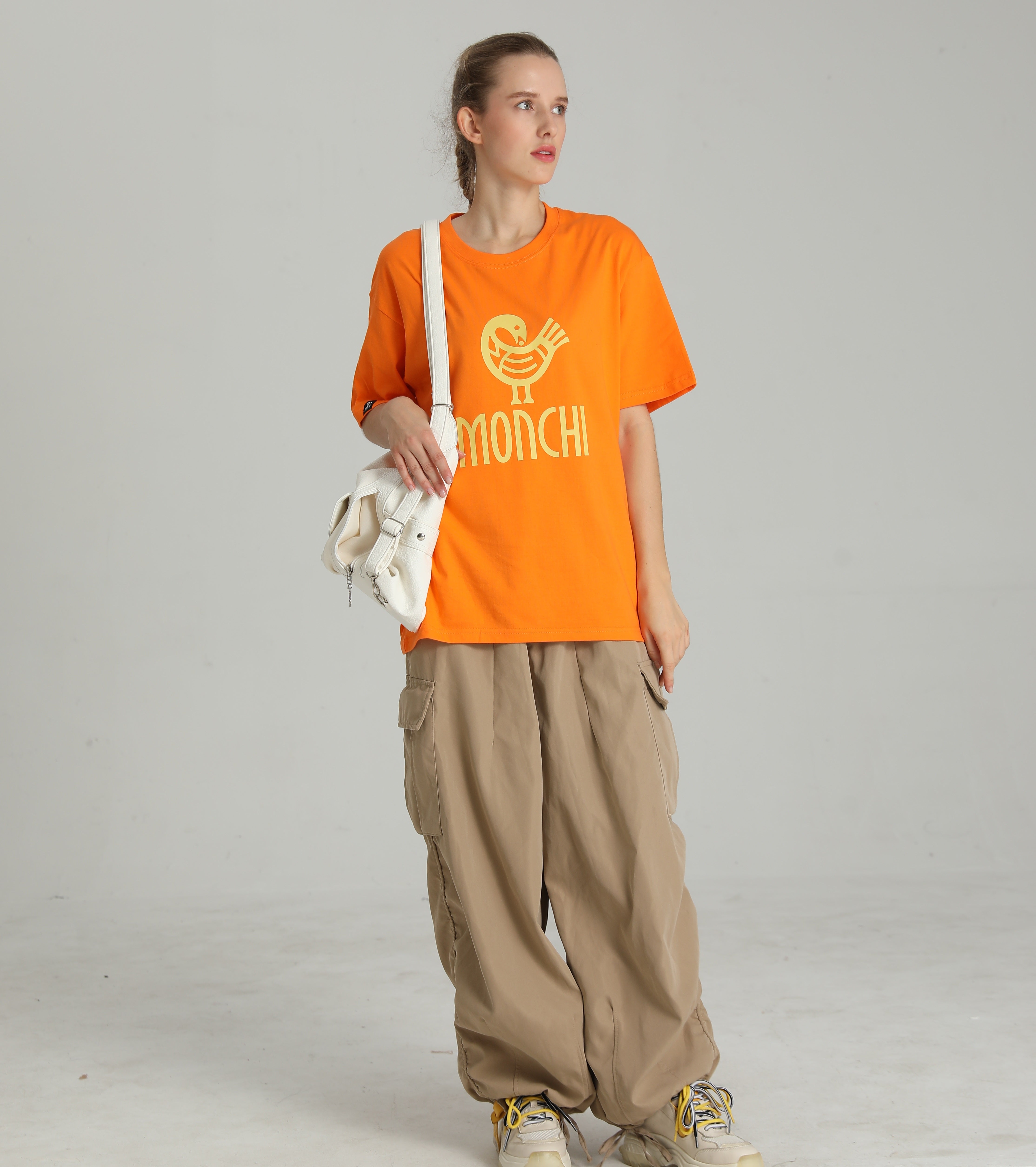 MONCHI™ T-SHIRT ORANGE INITIAL