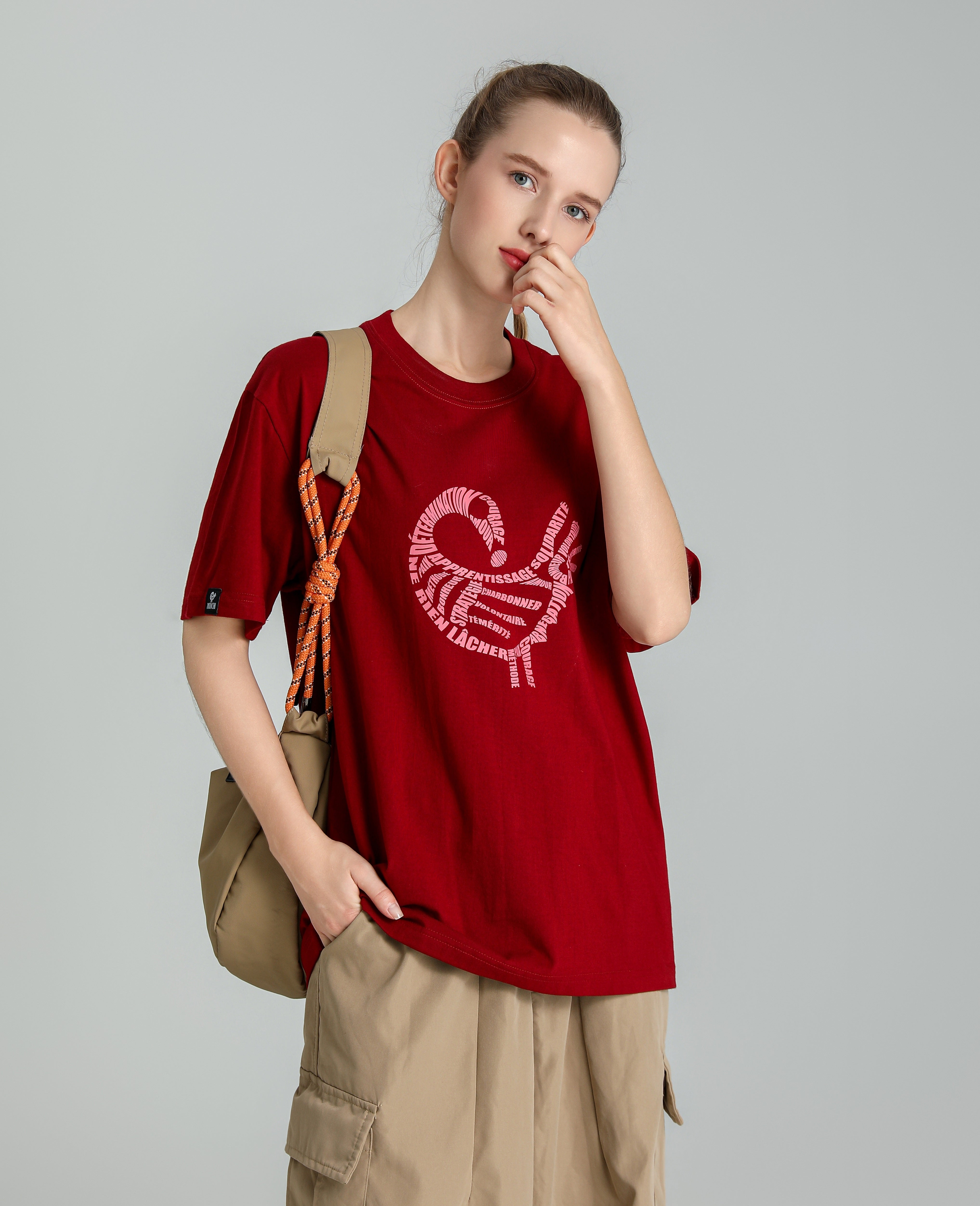 MONCHI™ T-SHIRT ROUGE BORDEAU LETTRE