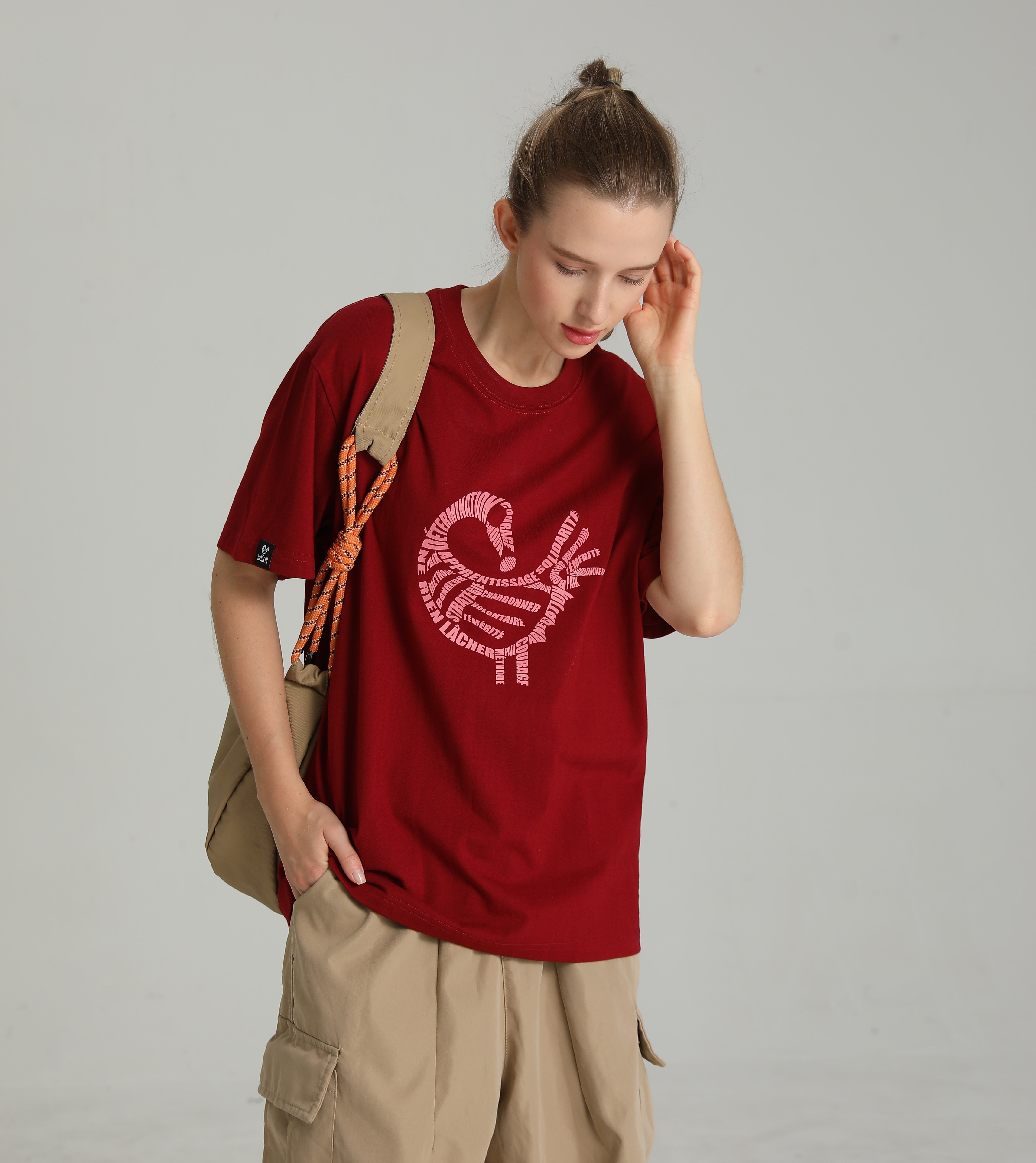 MONCHI™ T-SHIRT ROUGE BORDEAU LETTRE
