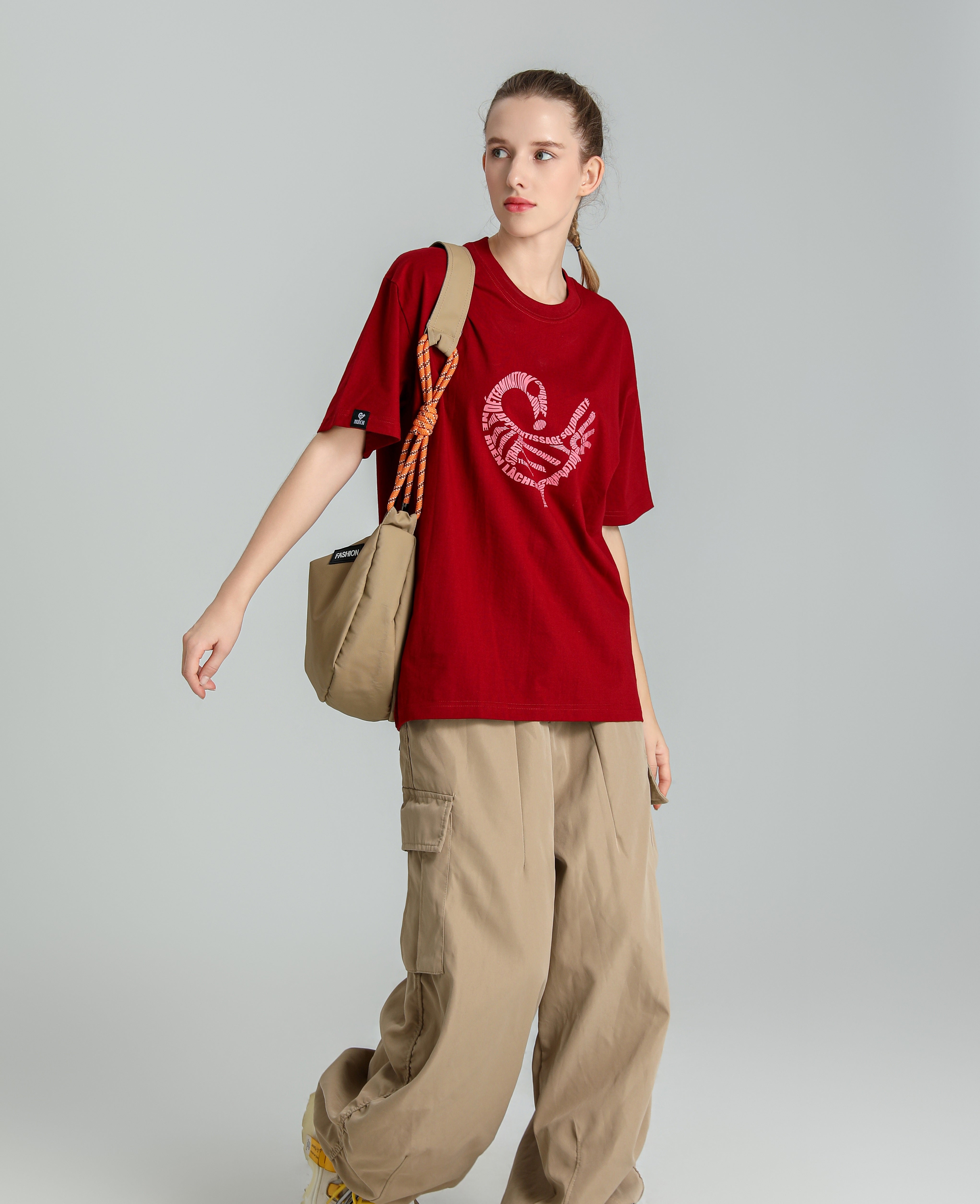MONCHI™ T-SHIRT ROUGE BORDEAU LETTRE